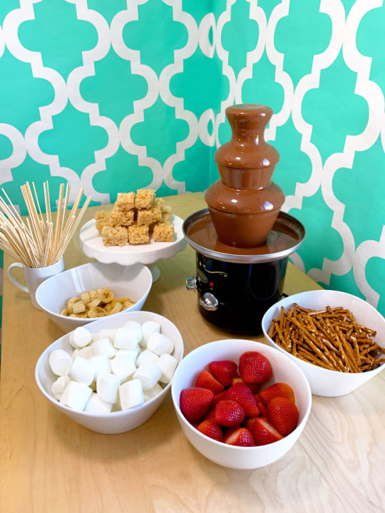 Fuente chocolate  Chocolate fountain wedding, Chocolate fountain recipes,  Chocolate fountains