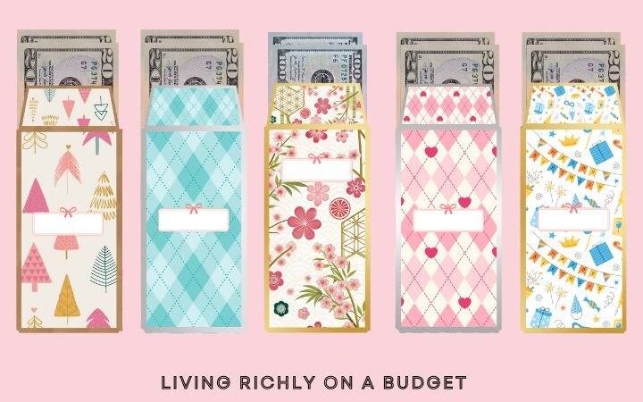 Image: colorful cash gift envelopes